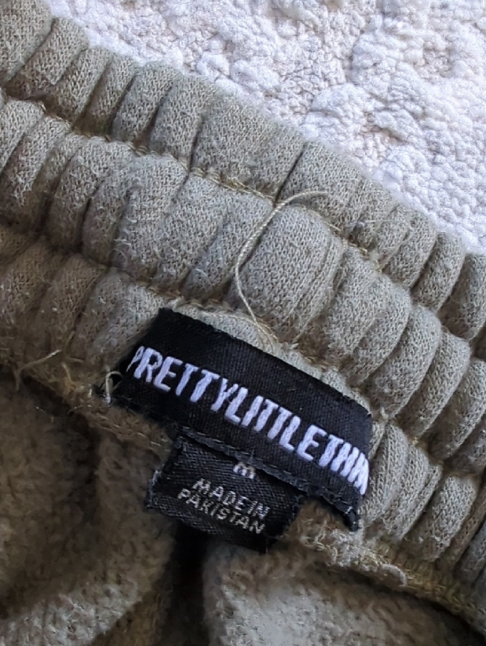 PrettyLittleThing Olive Green Fleece Joggers Size Medium - Picture 5 of 6